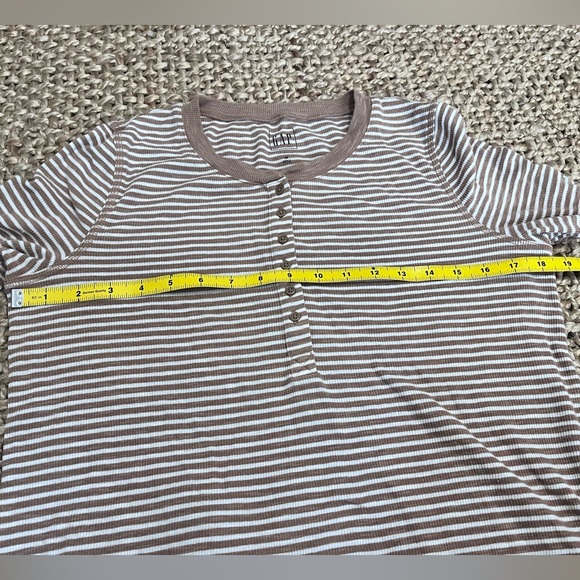 Cute ribbed Henley - Picture 4 of 4